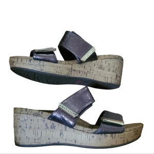 VIONIC PEPPER METALLIC WEDGE PLATFORM SANDALS, SIZE 8